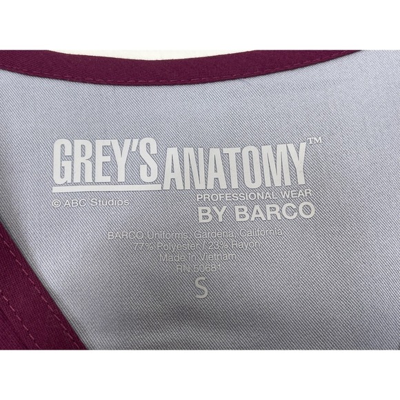 Greys Anatomy Barco Scrubs 3 PKT Stylized Princess V Neck Top Womens S Wine NWT - Picture 3 of 5